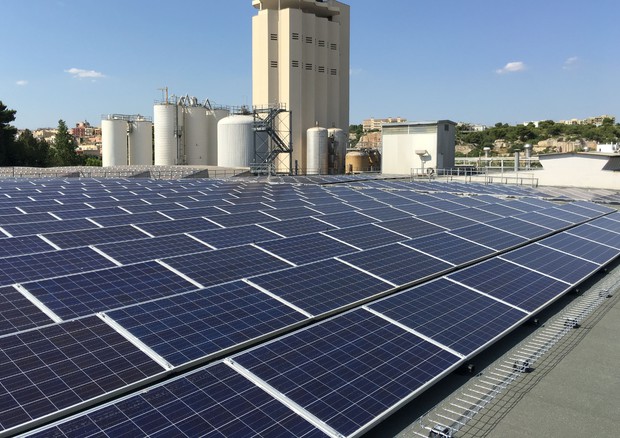 Ue, presto requisiti di sostenibilità anche per pannelli solari © Ansa