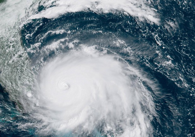 Hurricane Dorian makes landfall on Bahamas © EPA