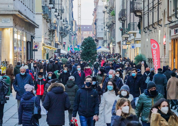 Shopping natalizio a Via Frattina a Roma © ANSA