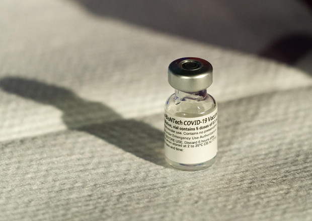 Via libera dell'Ema al vaccino di Pfizer-BioNTech © EPA