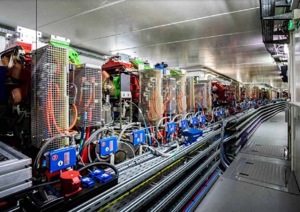 La macchina EBS, in funzione nel centro europeo per la luce di sincrotrone di Grenoble (fonte: ESRF) © Ansa