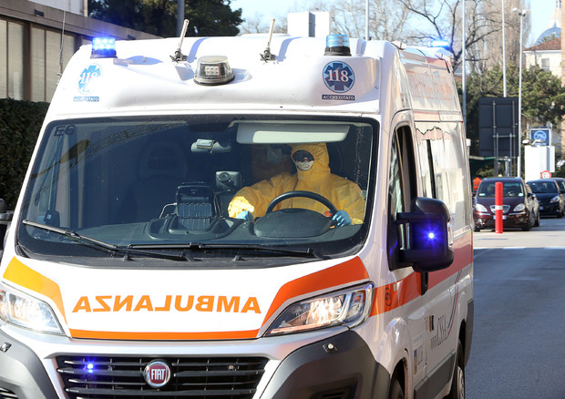 Una ambulanza © 