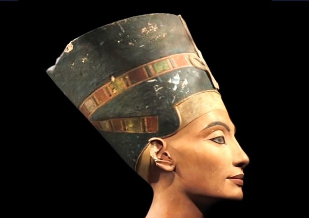 La regina Nefertiti, dal Museo egizio di Berlino (fonte: Jean-Pierre Dalbéra, Flickr) © Ansa
