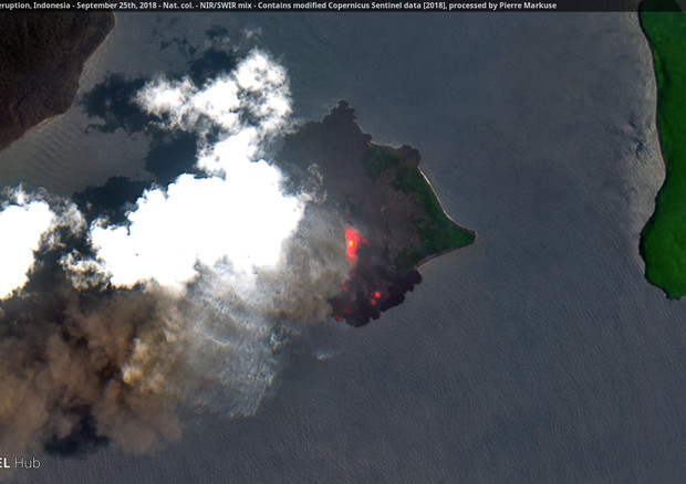 L'eruzione del vulcano Anak Krakatau visto dai satelliti del programma Copernicus (fonte: Contains modified Copernicus Sentinel data [2018], processed by Pierre Markuse, Flickr) © Ansa