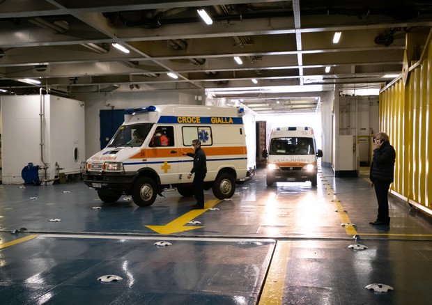 Una ambulanza all'ospedale di Genova © ANSA