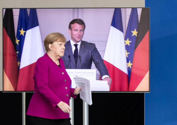 Emmanuel Macron e Angela Merkel © 