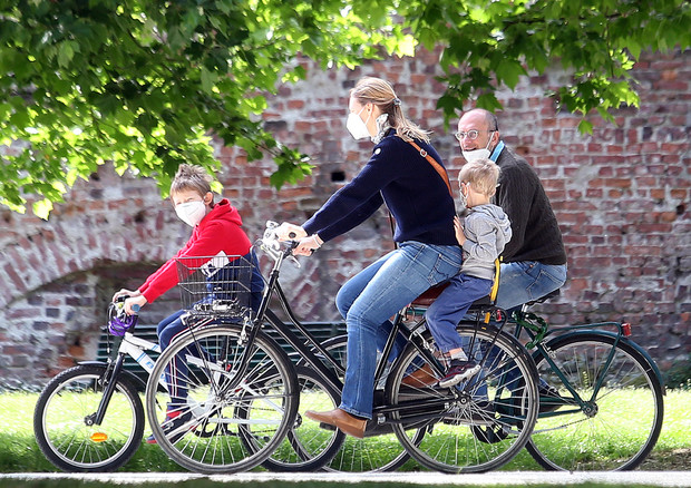 Bimbi nei rimorchi di bici respirano più smog di chi pedala © 