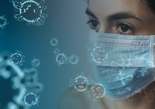 Una mascherina chirurgica per evitare la diffusione del coronavirus (fonte: Tumisu, Pixabay) © Ansa