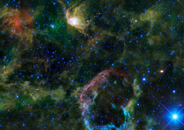 Un'esplosione cosmica fotografata dal satellite Wise della Nasa (fonte: NASA/JPL-Caltech/UCLA) © Ansa