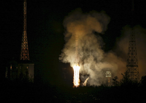 la partenza della Soyuz che porta in orbita 36 nuovi satelliti di OneWeb (fonte: OneWeb) © EPA