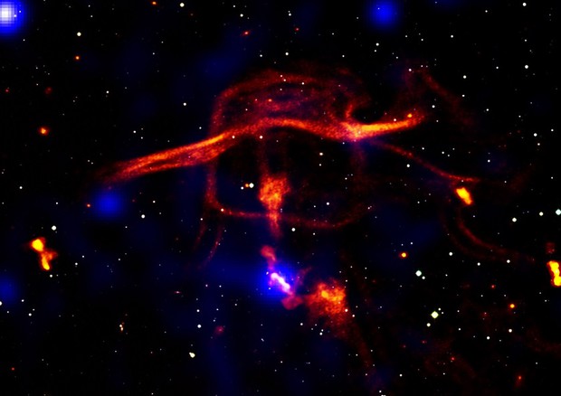 Bolle di gas caldo emesso dal buco nero al centro del sistema Nest200047 (fonte: Brienza et al.) © Ansa