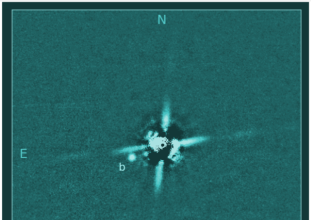 L'immagine del pianeta neonato  2M0437, catturara dal Subaru Telescope a Maunakea (fonte:  Subaru Telescope e Gaidos, et al. 2021) © Ansa