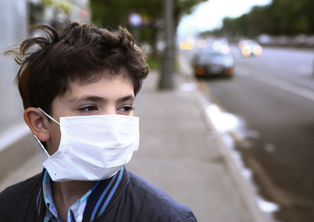Pediatri, nocività smog si trasmette dai genitori ai figli  © Ansa