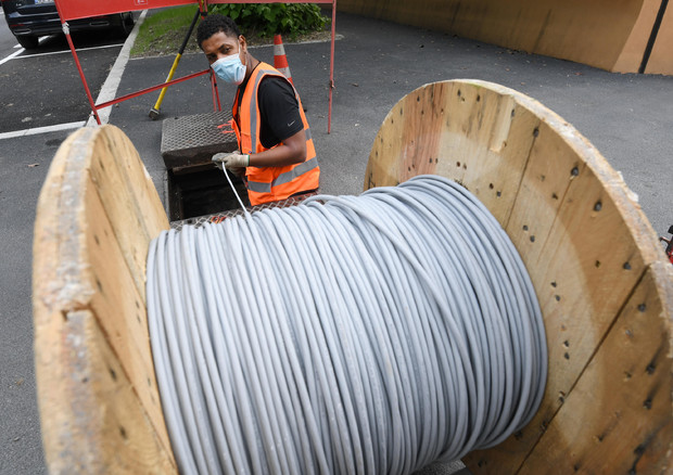 Nuovi dazi della Ue sui cavi in fibra ottica dalla Cina © ANSA