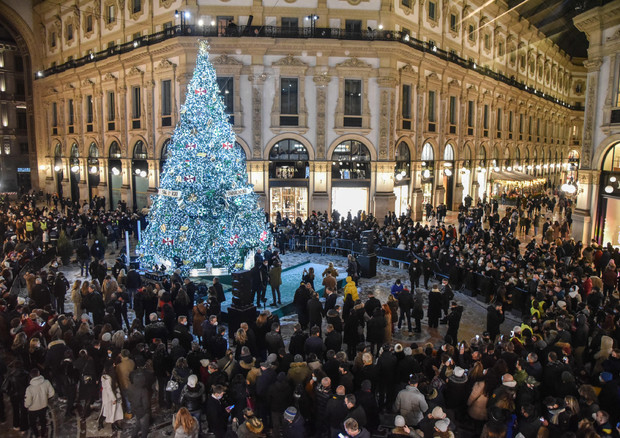 Natale: inaugurazione albero in galleria Vittorio Emanuele © ANSA