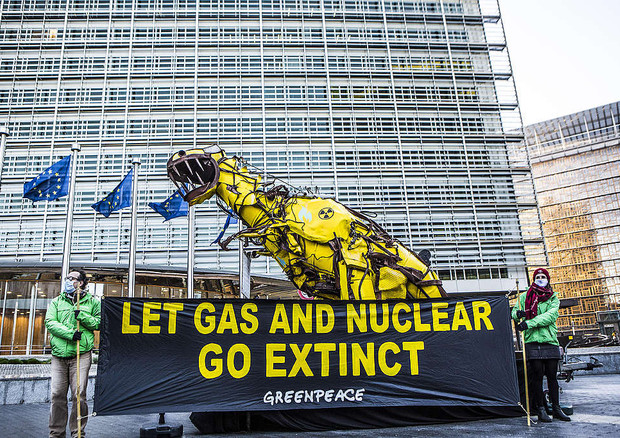 Nucleare e gas tassonomia Ue Greenpeace protesta Bruxelles © Ansa