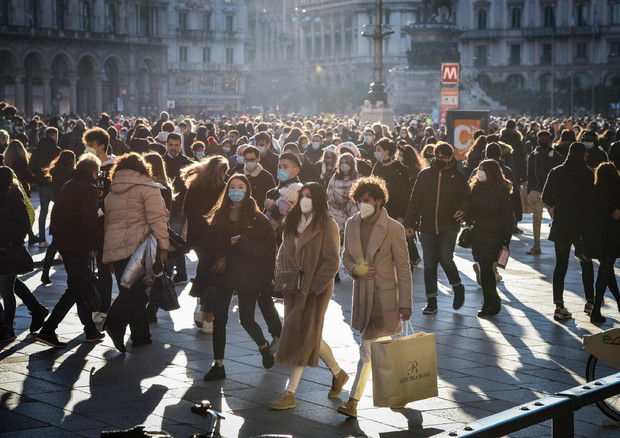 Piazza Duomo - Gente in centro città la domenica pomeriggio in zona gialla © ANSA