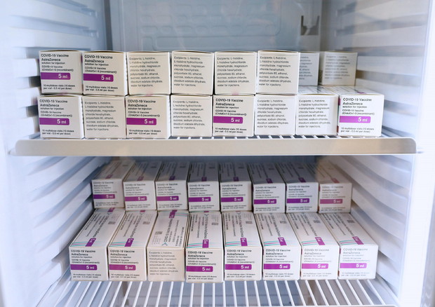 Confezioni di vaccino anti Covid di AstraZeneca. Immagine d'archivio © EPA