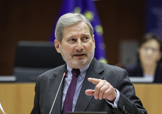 Il commissario europeo al Bilancio, Johannes Hahn © EPA
