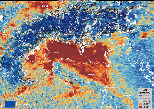 L'inquinamento sul Nord Italia nell'immagine del satellite europeo Sentinel 5P (fonte: European Union, Copernicus Sentinel-5P imagery) © Ansa