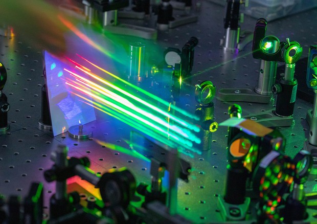 Laser a impulsi ultrabrevi usati per studiare le nuove celle solari (fonte: Politecnico di Milano) © Ansa