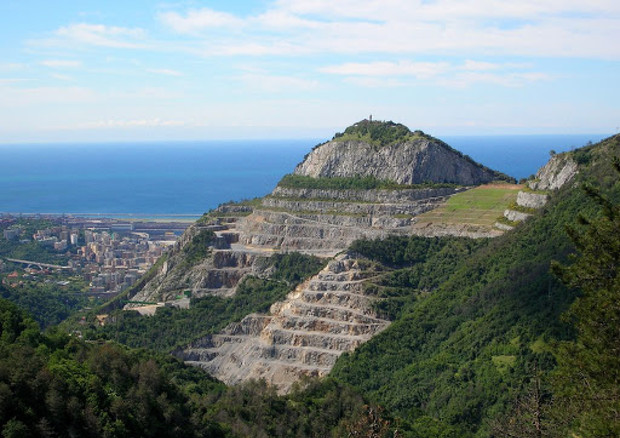 Le cave sul Monte Gazzo, a Genova © ANSA