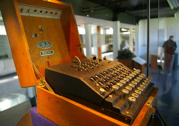 Esemplare della macchina Enigma conservato nel Museo di Bletchey Park (fonte: Tim Gage da Flickr) © Ansa