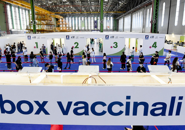 Vaccini: Lazio anticipa chiusura hub, stop ad agosto © ANSA