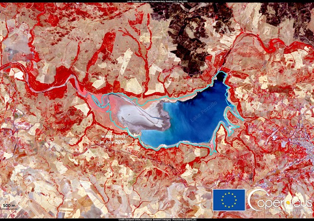 Il lago Pozzillo colpito da siccità (fonte: Ue, Copernicus Sentinel-2) © Ansa