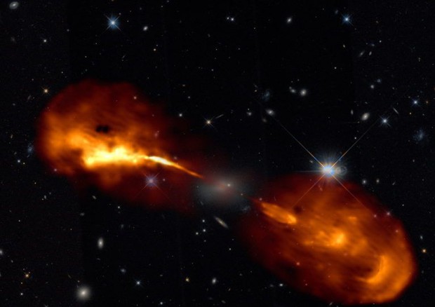 La galassia Hercules A (fonte: R. Timmerman; LoFar & Hubble Space Telescope) © Ansa