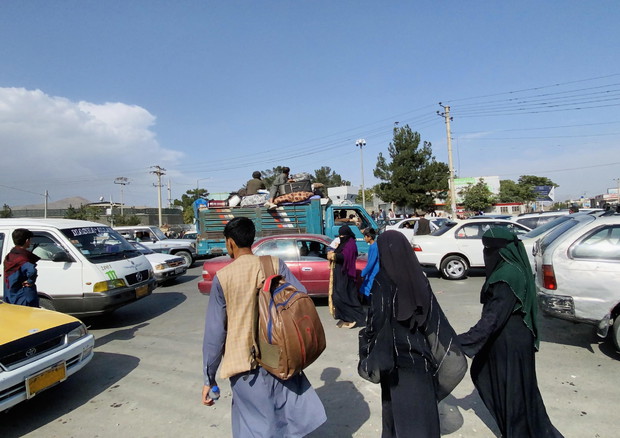Evacuati oltre 160 afgani della delegazione Ue © EPA