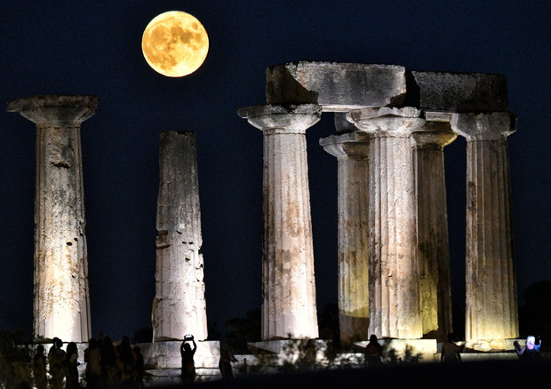 Apollo Temple in Corinth city,  Peloponnese, Greece © EPA