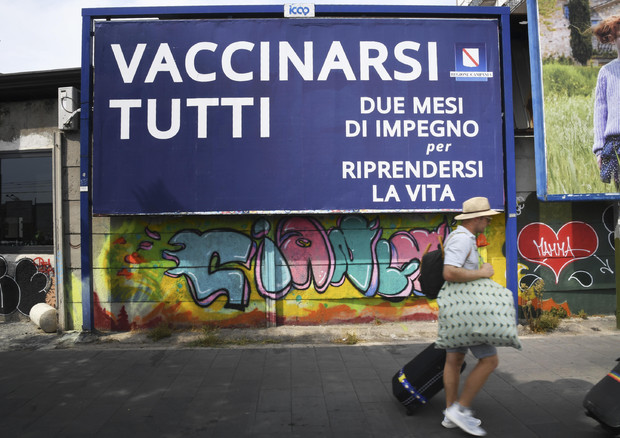 Vaccini: Speranza 'obbligo se serve, Governo non ha paura' © ANSA