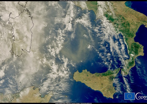 La nube di sabbia del Sahara incombe sul Sud Italia (fonte: Ue, Copernicus Sentinel-3) © Ansa