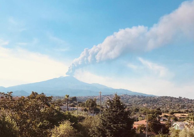 Etna, 7 mesi di ceneri su campagne, norme ad hoc © ANSA