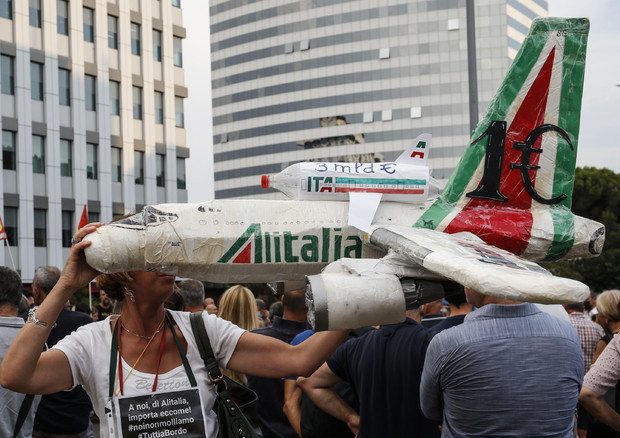 Alitalia: lavoratori si trasferiscono verso sede Ita © ANSA