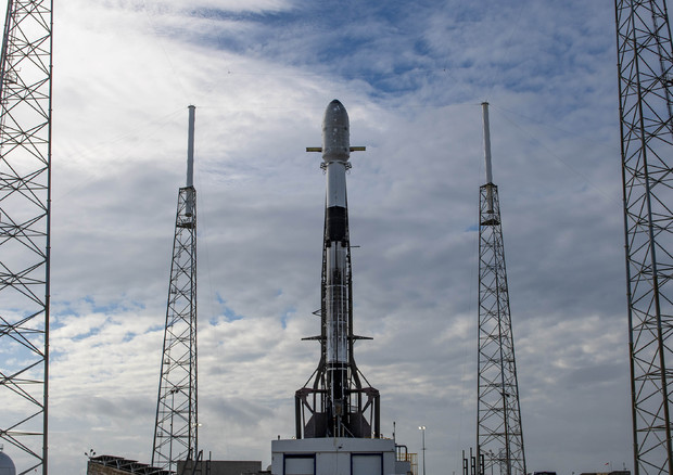 Il razzo Falcon 9 che dovrà portare in orbita il satellite italiano Cosmo SkyMed (fonte: SpaceX) © Ansa