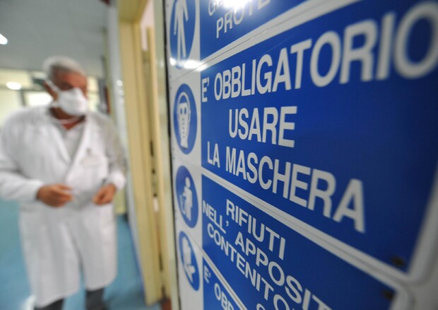 Medici ospedalieri, stop mascherine rischio da non correre © ANSA