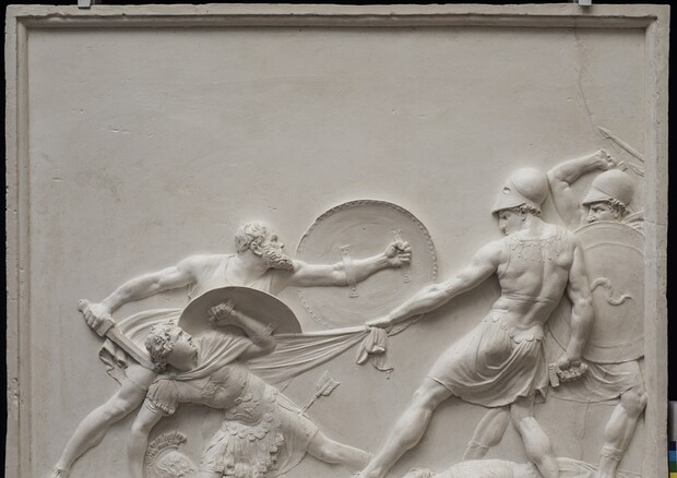 Antonio Canova, Socrate salva Albiciade nella battaglia di Potidea, 1797, gesso, 110x140x6,50 cm Courtesy Accademia Nazionale di San Luca © ANSA