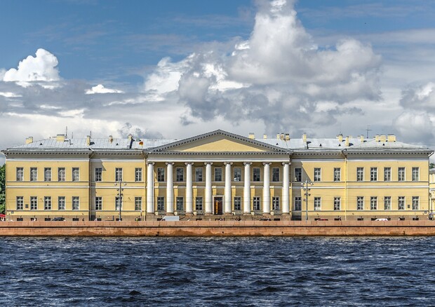 La sede dell'Accademia russa delle scienze a San Pietroburgo (fonte: © Alex Fedorov, Wikimedia Commons) © Ansa