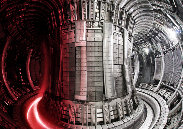 L'interno del reattore sperimentale europeo Jet per la fusione nucleare (fonte: UKAEA) © Ansa
