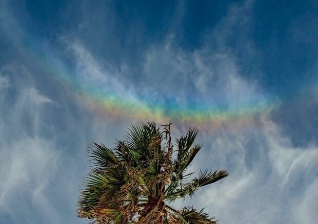 L'arcobaleno sembra un sorriso. Particolare della foto di Marcella Giulia Pace, scelta come foto del giorno dalla Nasa (fonte: Marcella Giulia Pace) © Ansa
