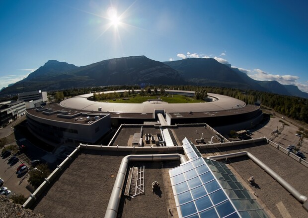 La struttura europea per la luce di sincrotrone Esrf (European Synchrotron Radiation Facility) di Grenoble © Ansa