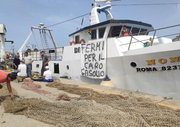 Caro gasolio, pubblicato il decreto salva-pesca con 20 milioni di euro © ANSA