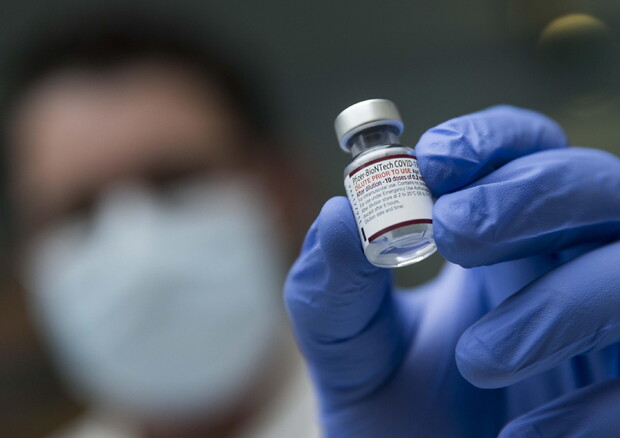 Vaccini contro il Covid © EPA