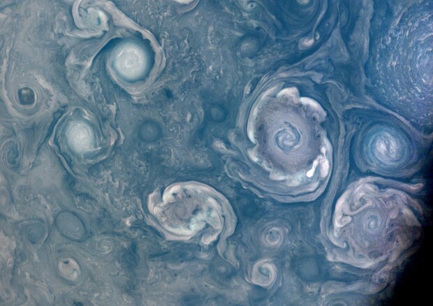 I vortici nell'atmosfera di Giove visti dalla sonda Juno (fonte: NASA/JPL-Caltech/SwRI/MSSSImage processing by Brian Swift © CC BY) © Ansa