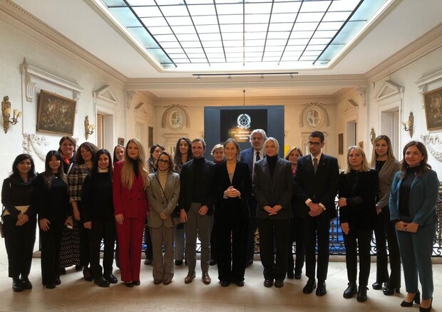 All'Ambasciata d'Italia e all'Eurocamera il master in cerimoniale della Sapienza fa tappa a Bruxelles   © Ansa