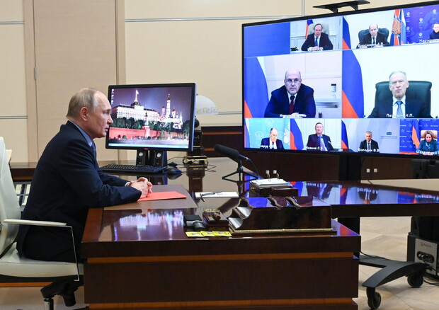Russian President Vladimir Putin chairs Russian Security Council © EPA