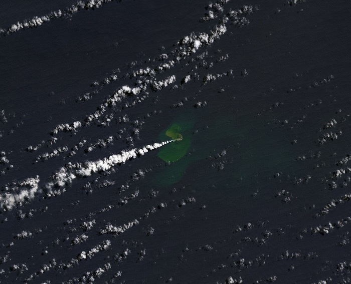 A new volcanic island in the Pacific Ocean, born in 11 hours – Terra & Poli