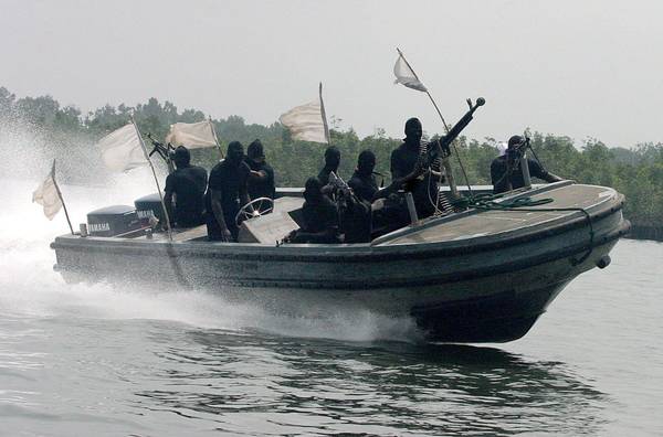 Nave cargo assalita dai pirati al largo del Benin, 8 ostaggi